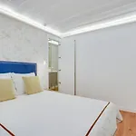 Golden Cage Chiado - Charm Historic And Cozy Apartament Lizbona