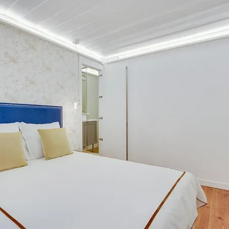 Golden Cage Chiado - Charm Historic And Cozy Appartamento Lisbona